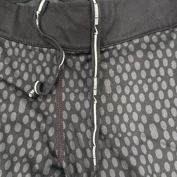 Women’s Nike Dri-Fit Leggings Size Small - Picture 3 of 6